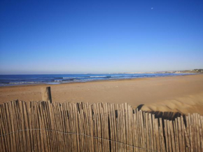 Villa Dema, sea front & beach 20 mt